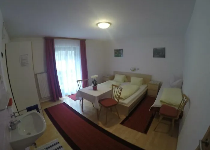 Haus Gamsblick بيت ضيافة